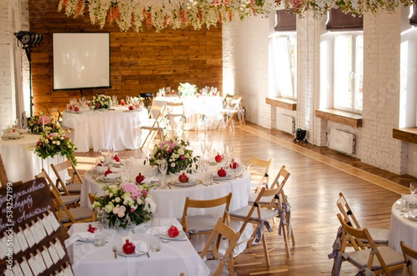 Obraz Beautiful wedding decoration. Banquet table setting and decoration. Flower decoration of wedding tables. Cutlery on the table.