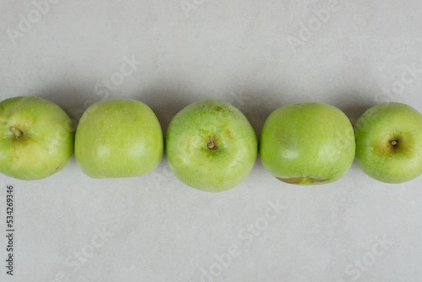 Fototapeta Whole green apples on gray background