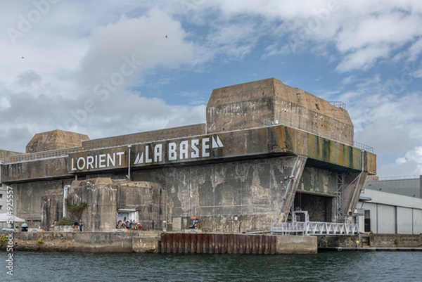 Obraz Lorient Submarine Base was a submarine naval base located in Lorient, France, Since 2008, the Lorient submarine base has been the home port of the Pen Duick, Eric Tabarly's boats