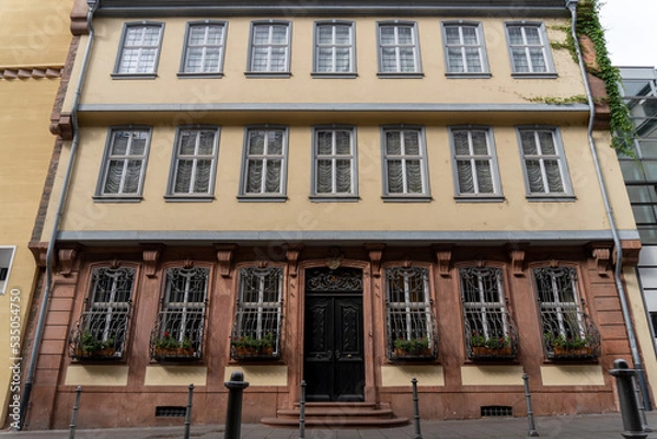 Obraz Goethe's house, seen from below on a sunny day.