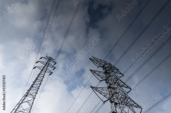 Obraz 高圧送電線と鉄塔
