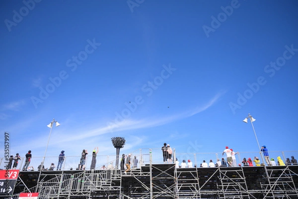 Fototapeta F-2B戦闘機　展示飛行　モビリティリゾートもてぎ