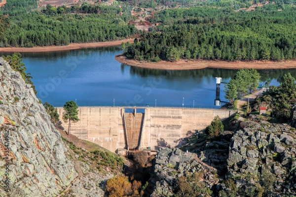 Obraz aerial view of a dam in portugal