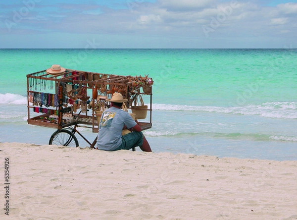Fototapeta Vendedor en la playa. Varadero. Cuba.