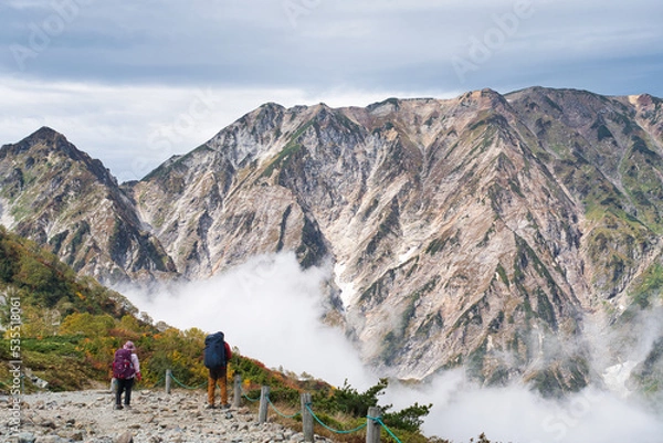 Obraz 唐松岳からの風景を見る登山者