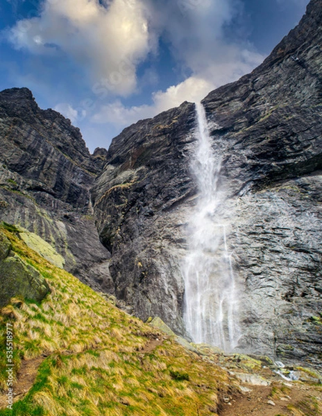 Obraz Path to Raiskoto praskalo waterfall and Botev peak in Balkan mountain, Bulgaria