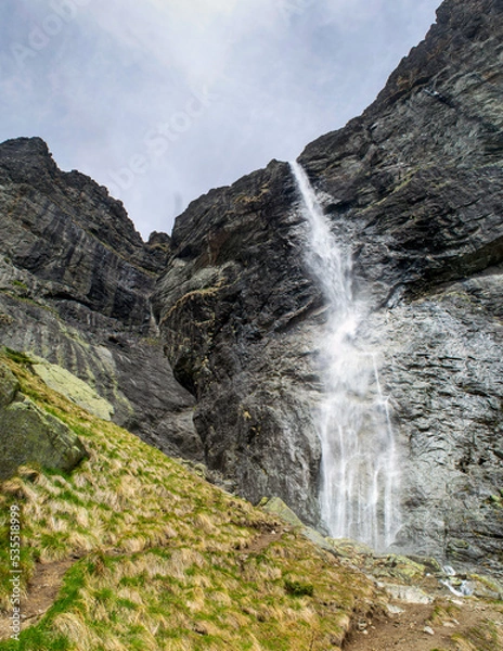 Obraz Path to Raiskoto praskalo waterfall and Botev peak in Balkan mountain, Bulgaria