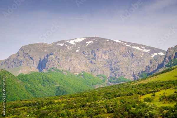 Obraz Path to Raiskoto praskalo waterfall and Botev peak in Balkan mountain, Bulgaria