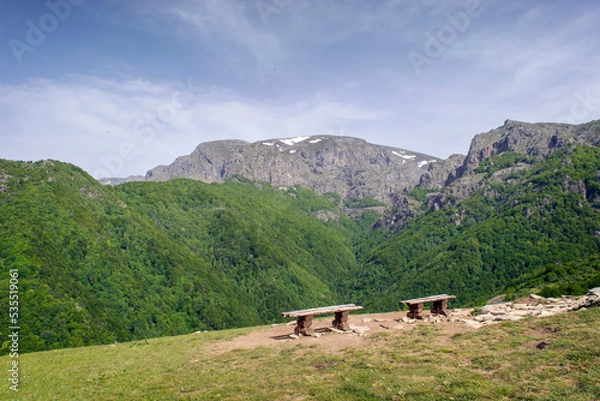 Obraz Path to Raiskoto praskalo waterfall and Botev peak in Balkan mountain, Bulgaria