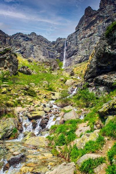 Obraz Path to Raiskoto praskalo waterfall and Botev peak in Balkan mountain, Bulgaria