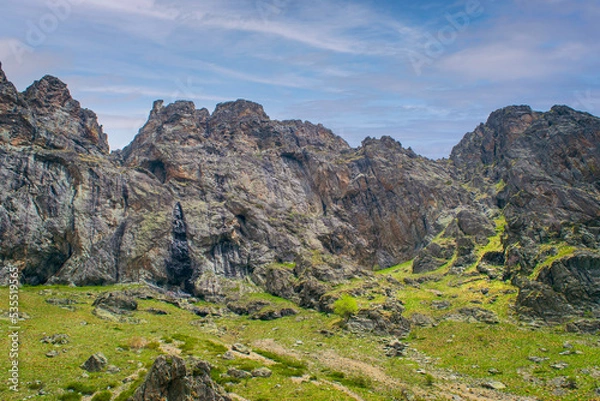 Obraz Path to Raiskoto praskalo waterfall and Botev peak in Balkan mountain, Bulgaria