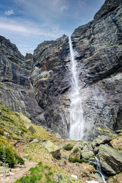 Obraz Path to Raiskoto praskalo waterfall and Botev peak in Balkan mountain, Bulgaria