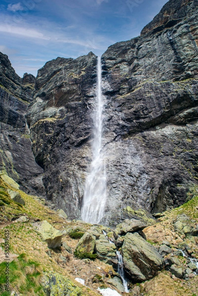 Obraz Path to Raiskoto praskalo waterfall and Botev peak in Balkan mountain, Bulgaria