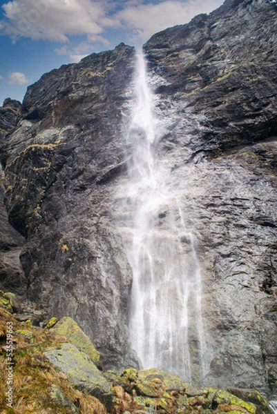 Obraz Path to Raiskoto praskalo waterfall and Botev peak in Balkan mountain, Bulgaria
