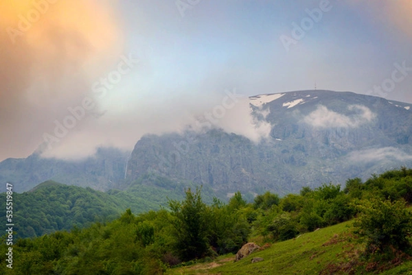 Obraz Path to Raiskoto praskalo waterfall and Botev peak in Balkan mountain, Bulgaria