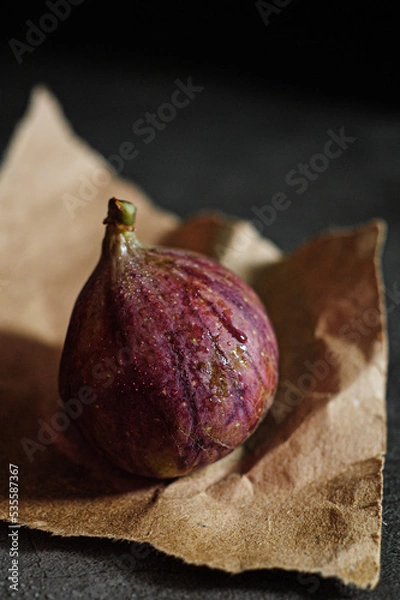 Obraz Figs on parchment dark background