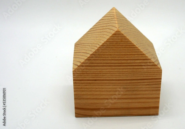 Obraz Casa de madera sin pintar con espacio para texto.