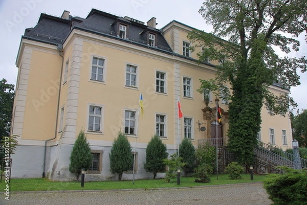 Obraz Neobarokowy pałac w Krzyżowej (Polska, województwo dolnośląskie) z XVIII wieku.