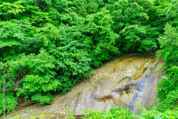 Obraz 山形県大峠トンネル付近の紅葉と滝