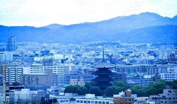 Fototapeta 京都の東寺と町並み、京都市の街並み