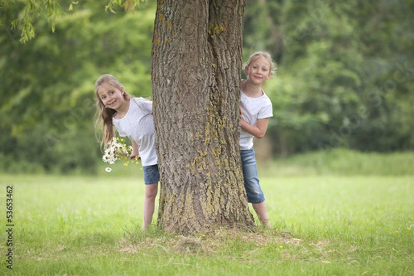 Obraz little girls playing hide and seek
