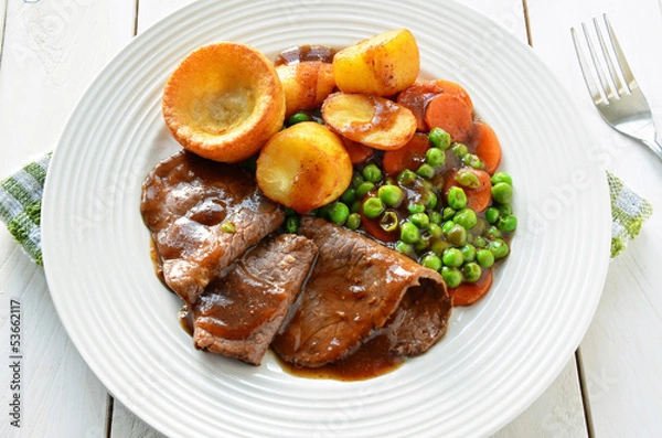 Fototapeta Roast Beef and Yorkshire Pudding