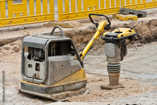 Obraz Ein Sandrüttler und ein Stampfer auf einer Baustelle