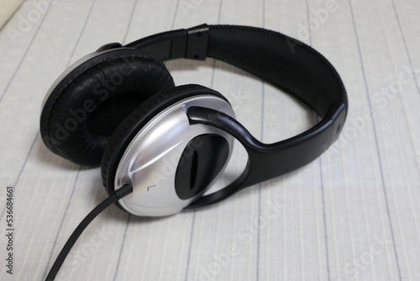 Obraz シルバーのステレオヘッドフォン