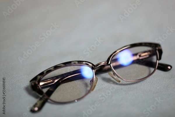 Obraz ブルーライトカットのサングラスの反射光