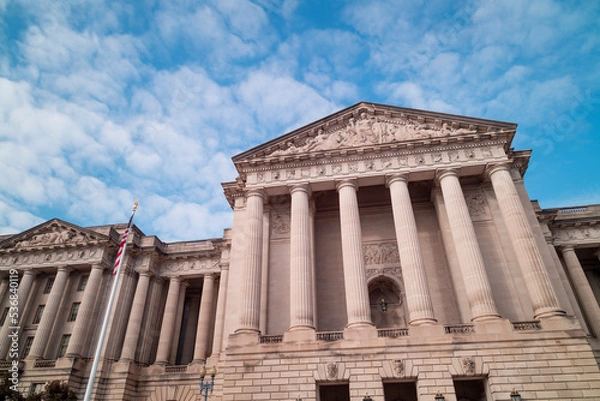 Fototapeta The William Jefferson Clinton Federal Building, headquarters of the U.S. Environmental Protection Agency, located in downtown Washington, D.C. seen from Constitution Ave NW. Clouds are in a blue sky.