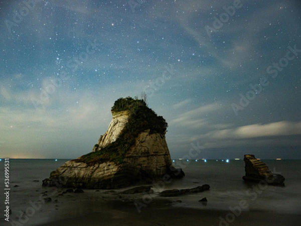 Obraz 夫婦石と星空