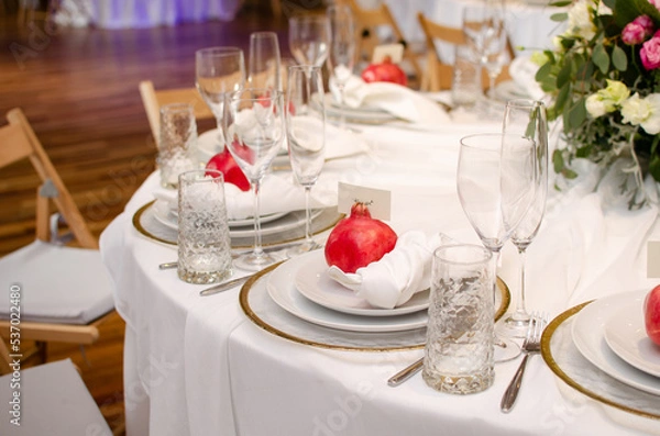 Fototapeta Beautiful wedding decoration. Banquet table setting and decoration. Flower decoration of wedding tables. Cutlery on the table.