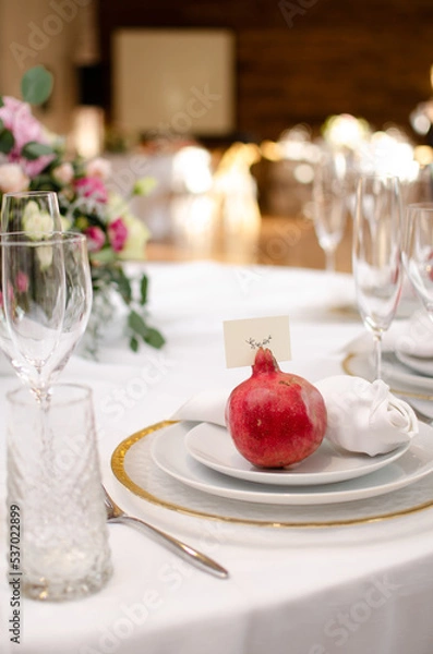 Fototapeta Beautiful wedding decoration. Banquet table setting and decoration. Flower decoration of wedding tables. Cutlery on the table.