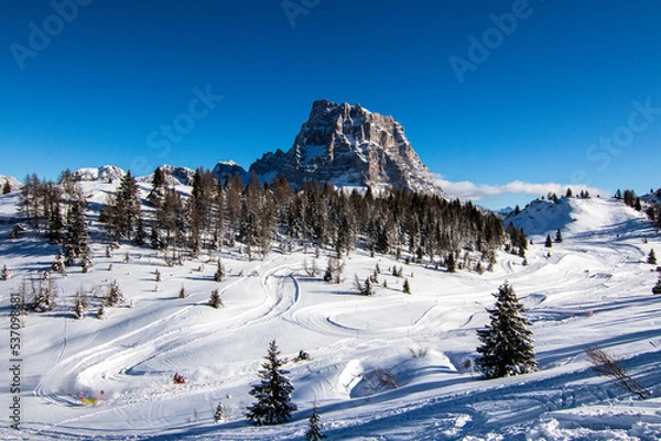 Obraz race under the mountain