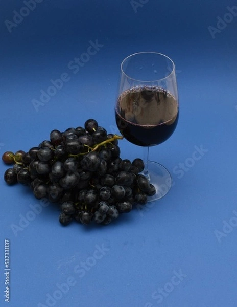 Fototapeta red wine and grapes