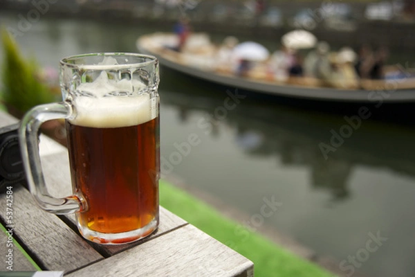 Obraz 運河とビール