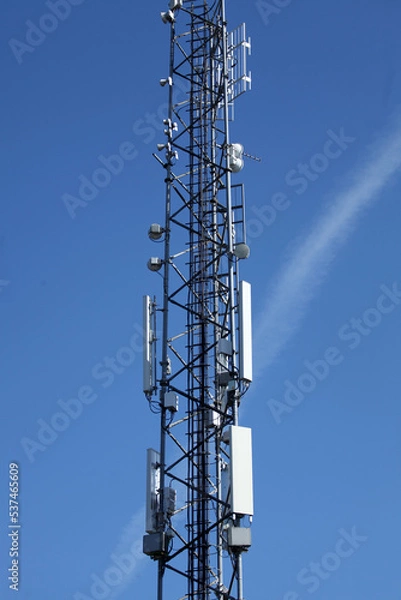 Obraz 5G Mobile phone network antenna.
