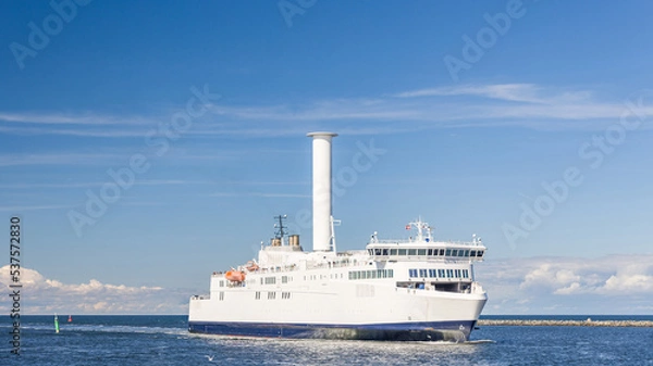 Obraz Schiff bzw. Fähre mit alternativem Segel, einem Flettner-Rotor zur Nutzung des Magnus-Effektes