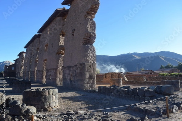 Obraz Building on Peruvian Road