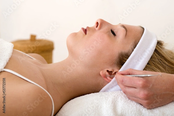 Obraz Homeopath applying auriculotherapy techniques.