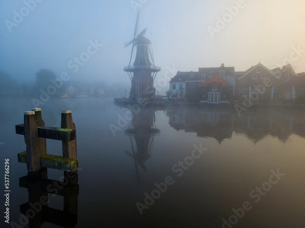 Obraz Windmill de Adriaan on a misty morning on the Spaarne River in Haarlem in the Netherlands