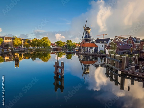 Obraz Windmill de Adriaan on the Spaarne River in Haarlem in the Netherlands