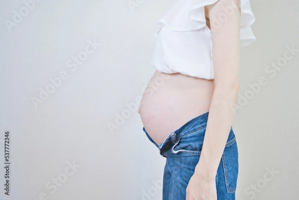 Obraz 臨月の妊婦さんのお腹