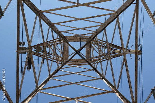 Fototapeta 青空にそびえたつ鉄塔