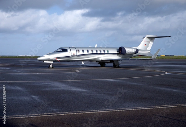 Obraz Newquay Cornwall UK 10 15 2022 RAF ST MAWGAN BOMBARDIER CHALLENGER 604 AIR ALLIANCE