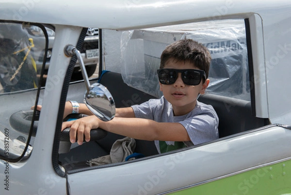 Fototapeta Boy in sunglasses posing in a van of the Scooby Doo mystery machine
