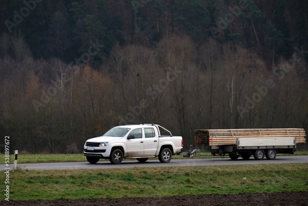 Fototapeta PKW mit Anhänger