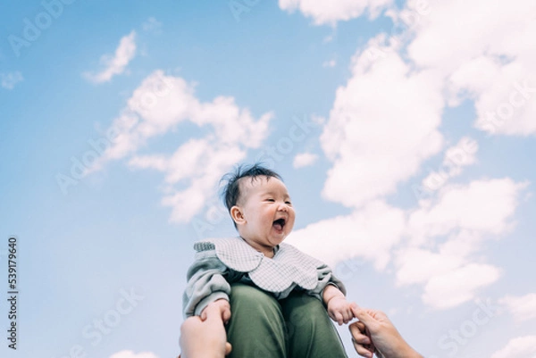 Fototapeta 青空と赤ちゃん