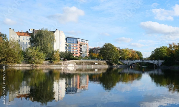 Obraz Landwehr Canal and Lohmühlen Bridge