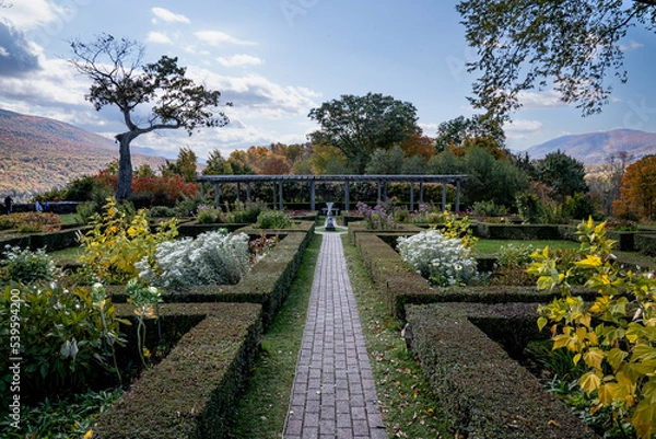 Fototapeta Manchester, VT - USA - Oct 9, 2022 Horizontal image of the Formal Garden of Hildene, the former summer Georgian Revival home of Robert Todd Lincoln. Designed by Shepley, Rutan and Coolidge.